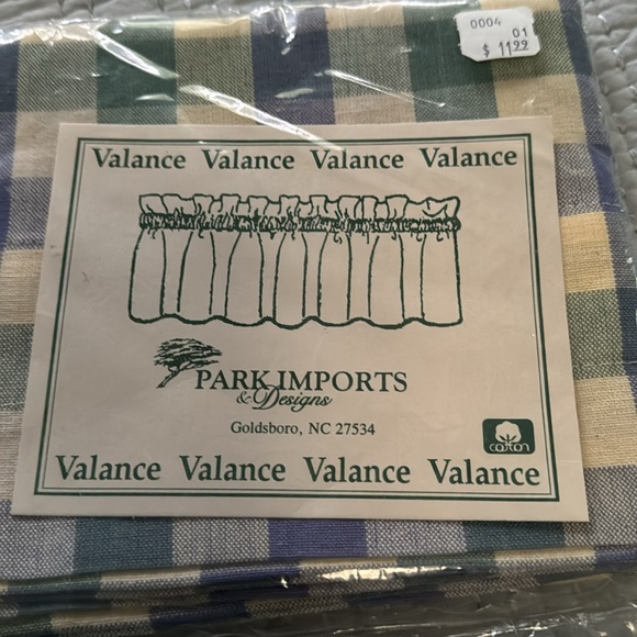 Park Imports Curtain Bundle 2 Valances & 2 Pairs of Tiers. - Picture 8 of 16